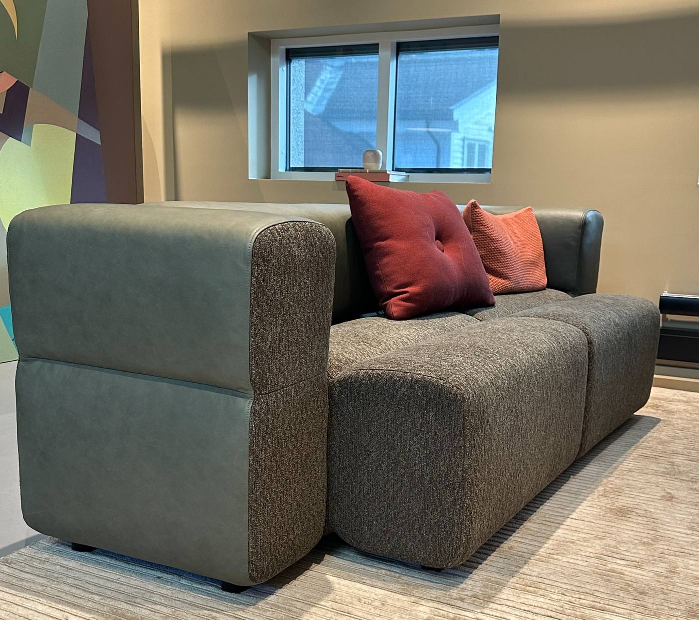KEEEP your sofa as a sculptural element — individual modules and larger configurations in harmony.